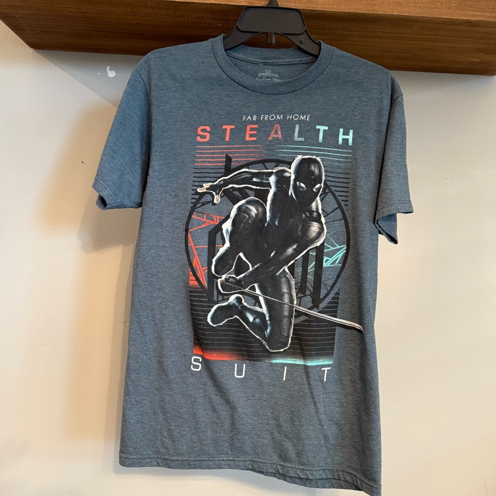 MARVEL Size Medium Spider-Man Far From Home Stealth Suit T Shirt Slate Blue